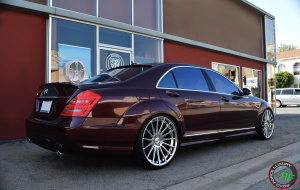 Mercedes S class on 22x9 22x10.5 RoadForce RF15 Chrome Plated