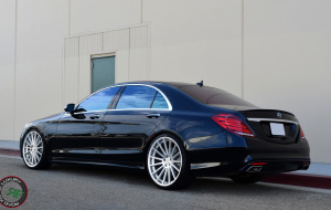 Mercedes S class on 22x9 22x10.5 RoadForce RF15 Silver Machine face 