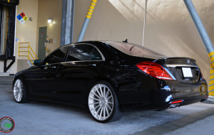 Mercedes S class on 22x9 22x10.5 RoadForce RF15 Silver Machine face 