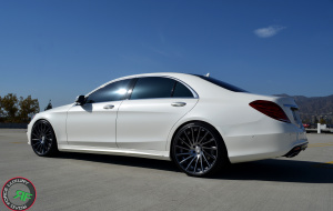 Mercedes S550 on 22x9 22x10.5 RoadForce RF16 Graphite machine face tinted clear