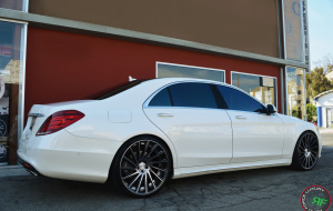 Mercedes S550 on 22x9 22x10.5 RoadForce RF16 Graphite machine face tinted clear