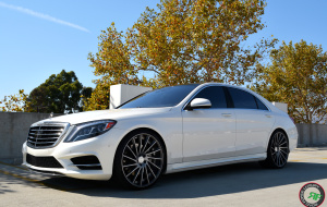 Mercedes S550 on 22x9 22x10.5 RoadForce RF16 Graphite machine face tinted clear