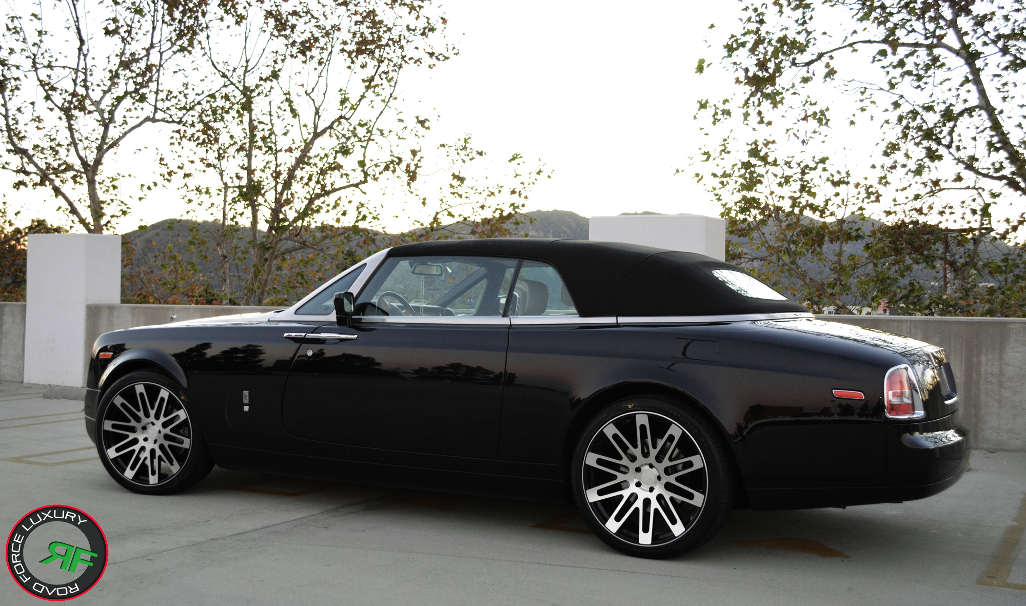 Диски роллс. Роллс Ройс Фантом купе. Rolls Royce Phantom Coupe кабриолет. Rolls Royce Phantom Coupe Black. Rolls Royce Phantom Coupe Wheels.