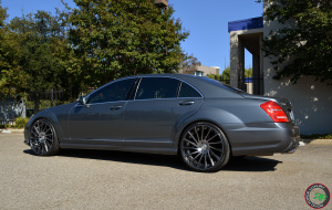 Mercedes S550 on 22x9 22x10.5 RoadForce RF16 Graphite machine face tinted clear