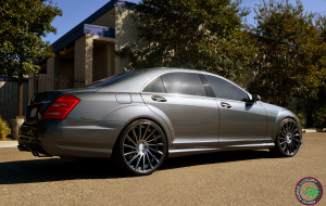 Mercedes S550 on 22x9 22x10.5 RoadForce RF16 Graphite machine face tinted clear