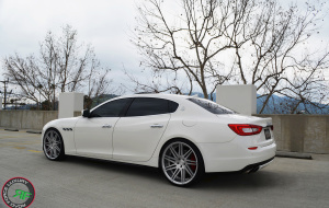 Maserati Quattroporte on 22x9 22x10.5 RoadForce RF11 Silver Brush face