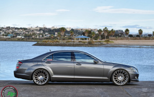 Mercedes S550 on 22x9 22x10.5 RoadForce RF16 Graphite machine face tinted clear