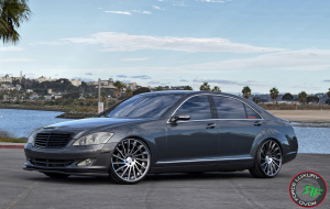 Mercedes S550 on 22x9 22x10.5 RoadForce RF16 Graphite machine face tinted clear