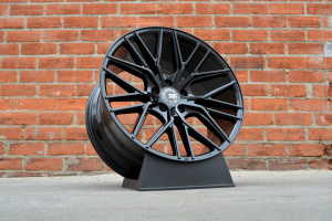 RoadForce RF13 Gloss black finish