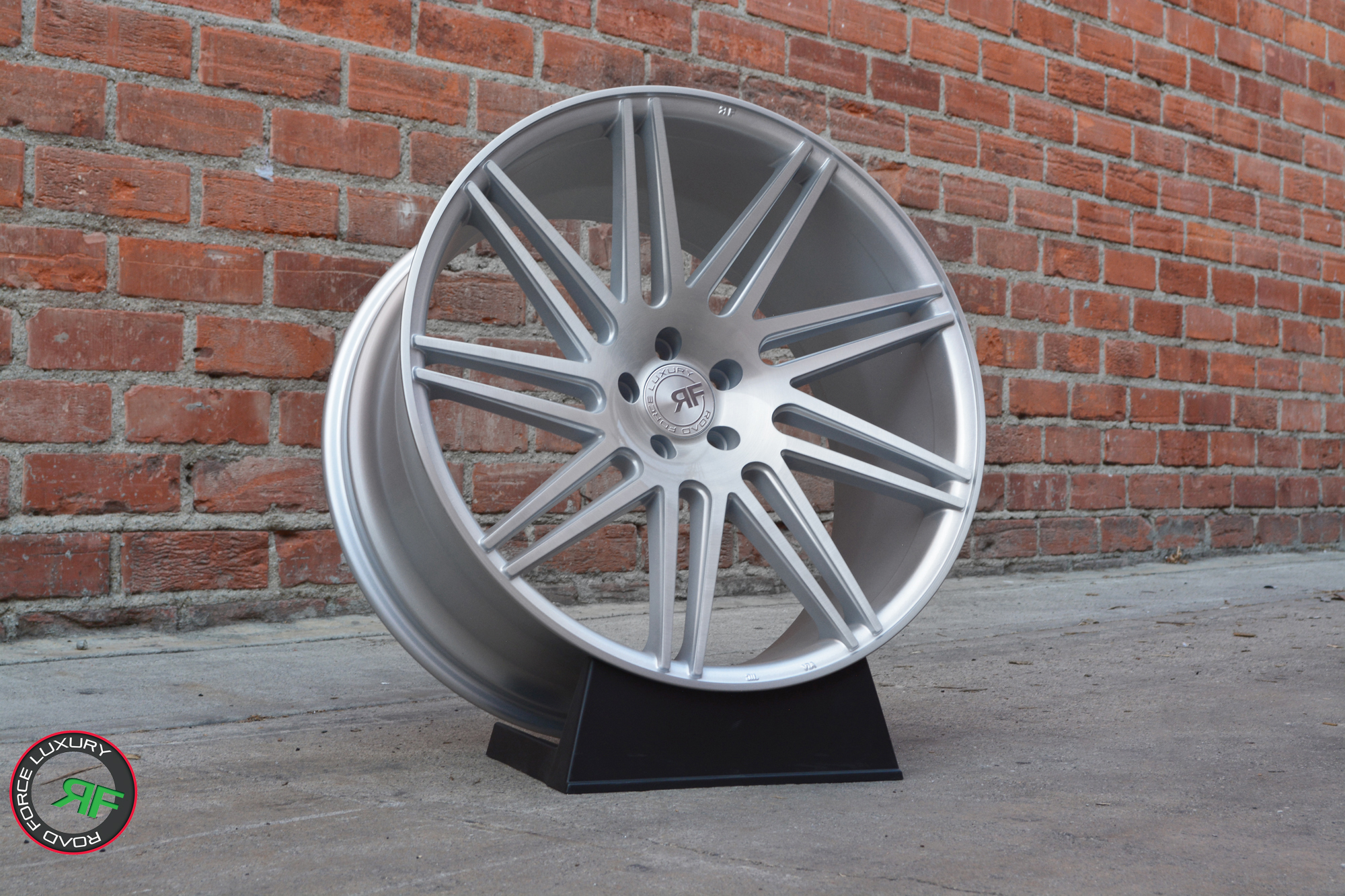 RoadForce RF11.1 22x9 22x10.5 Silver Brush finish