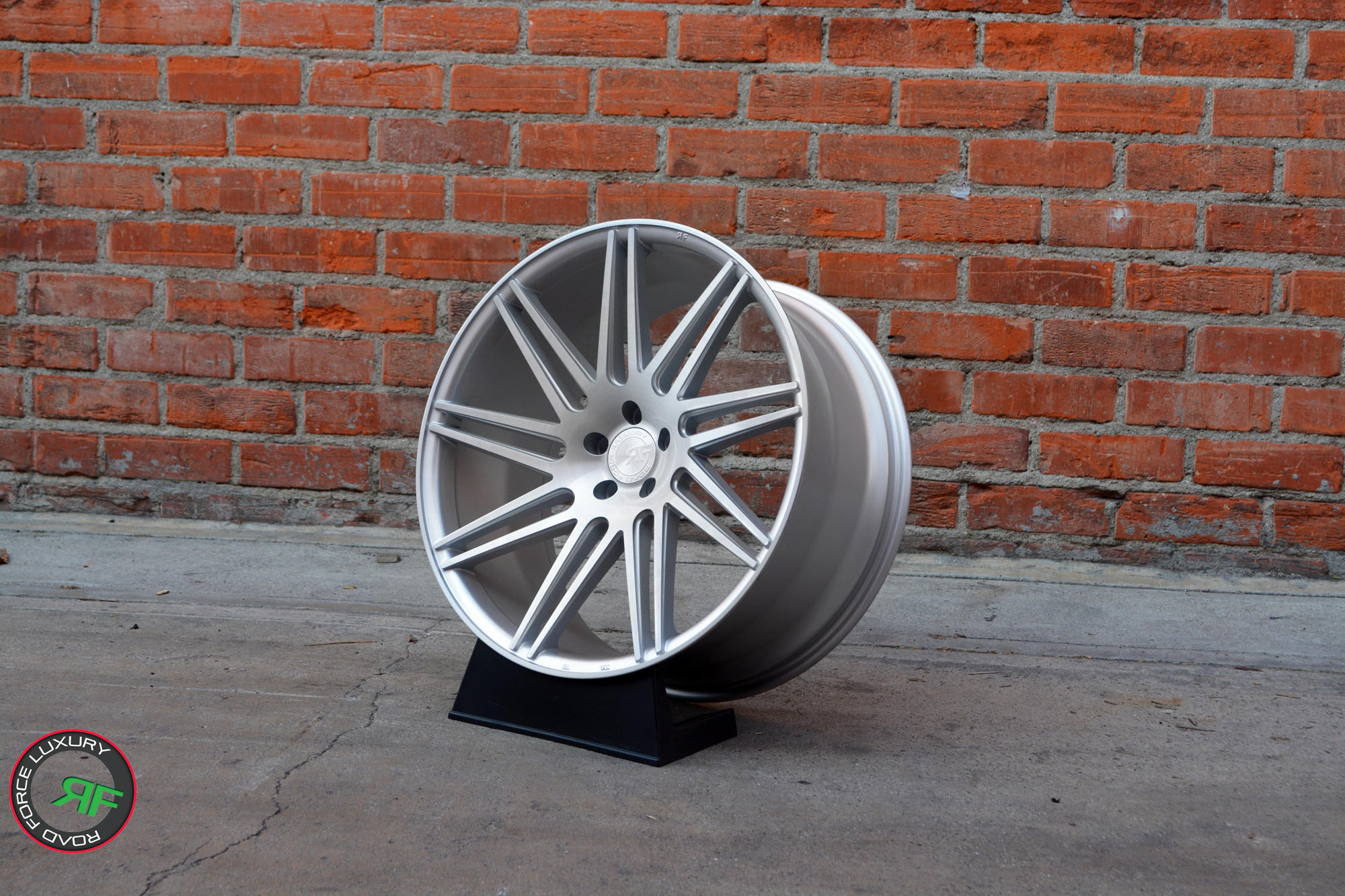 RoadForce RF11.1 22x9 22x10.5 Silver Brush finish