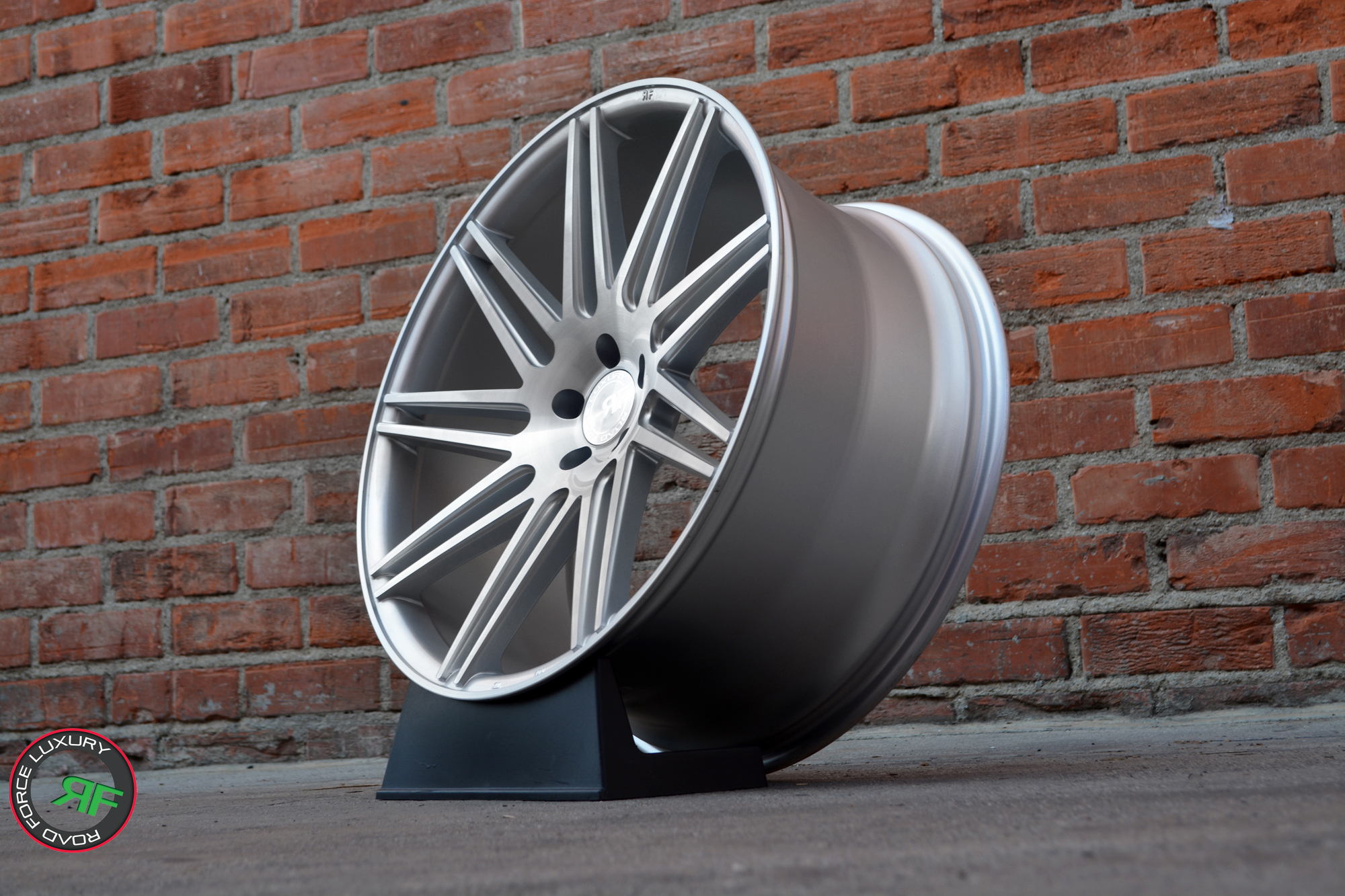 RoadForce RF11.1 22x9 22x10.5 Silver Brush finish