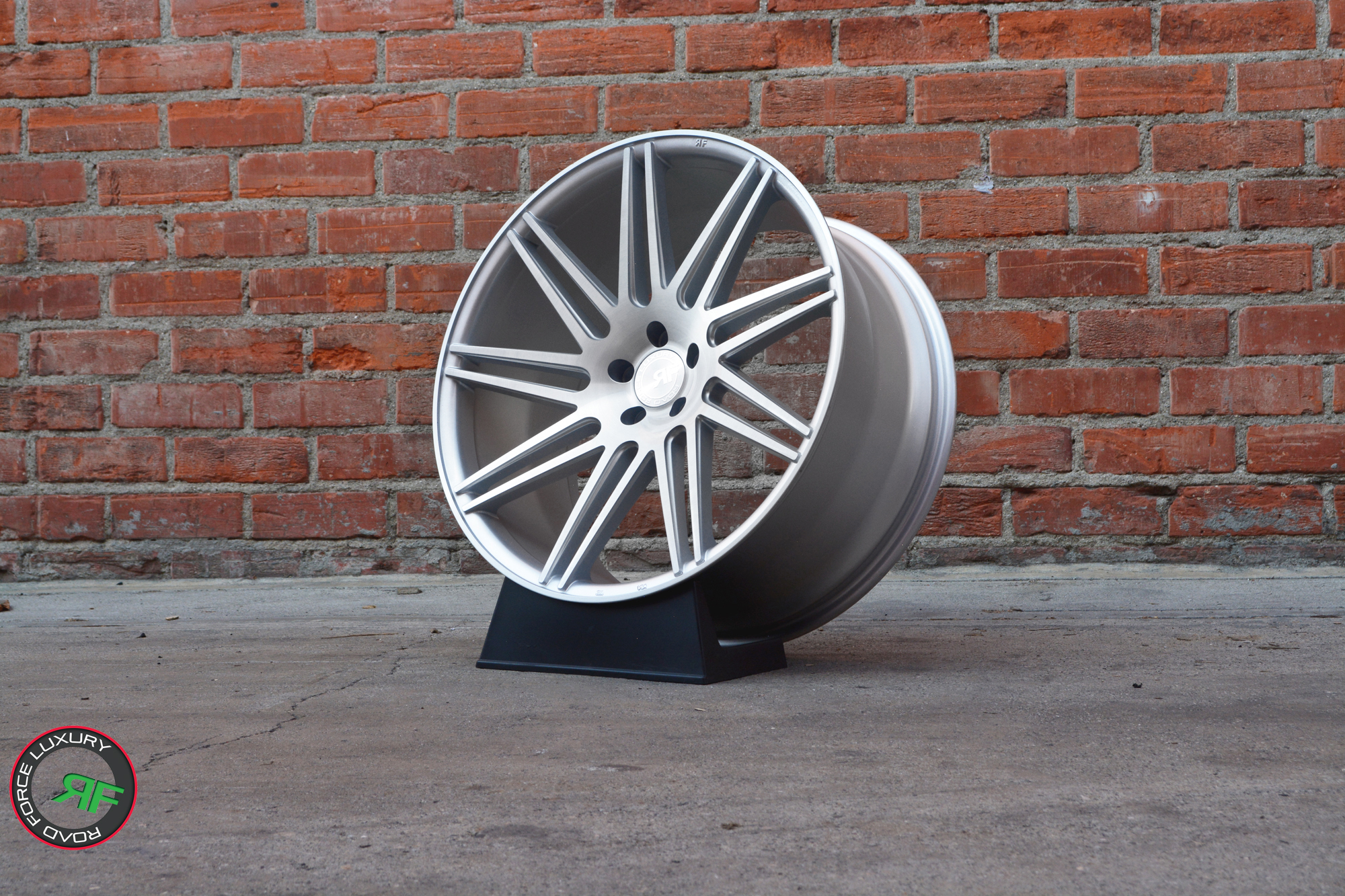 RoadForce RF11.1 22x9 22x10.5 Silver Brush finish