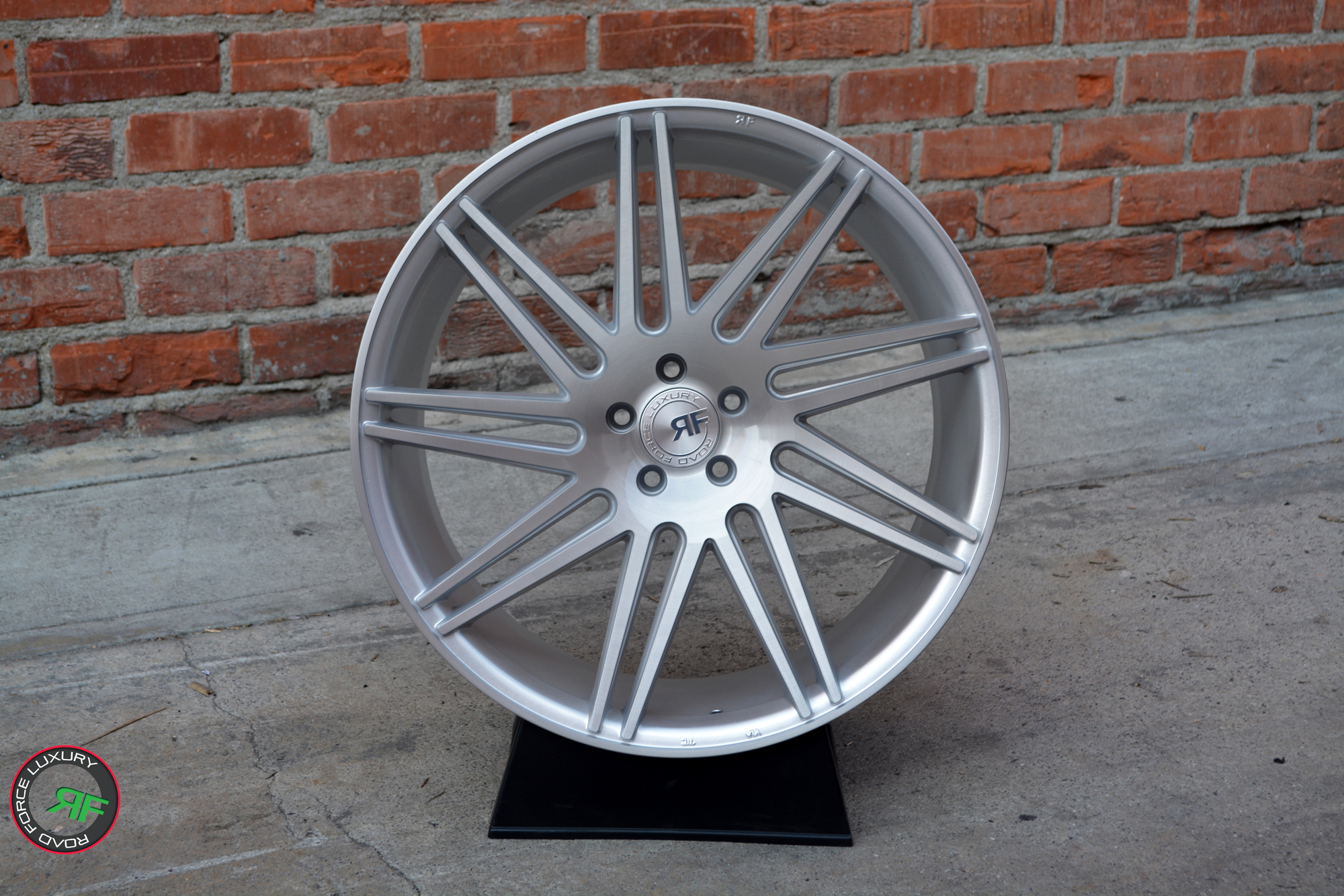 RoadForce RF11.1 22x9 22x10.5 Silver Brush finish